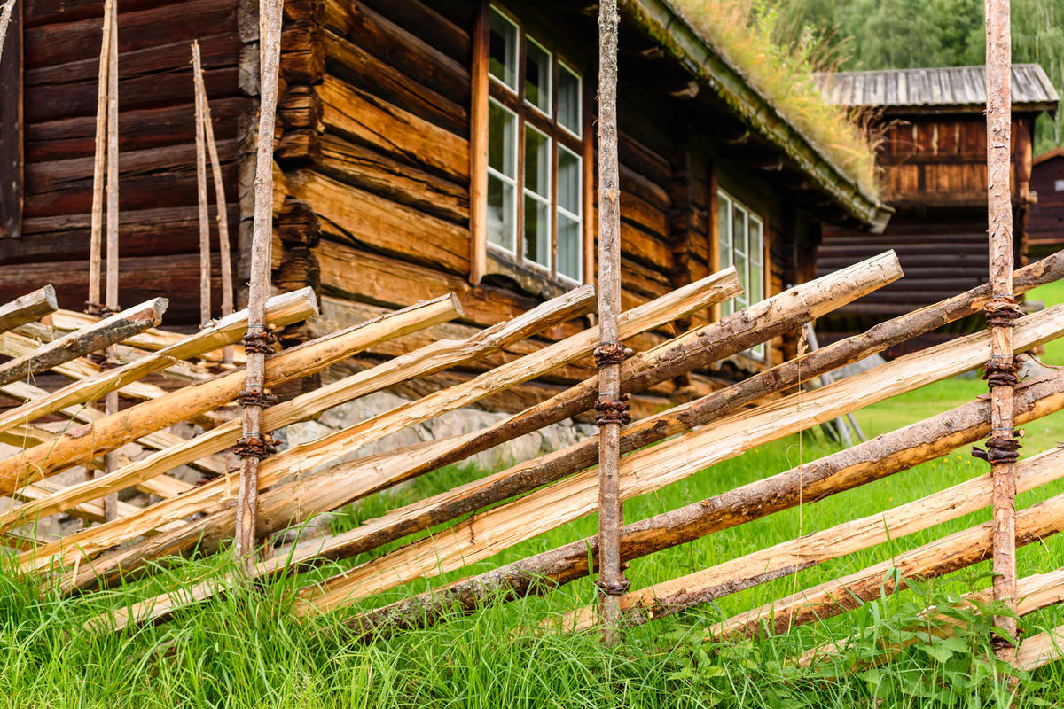 норвежский деревянный забор